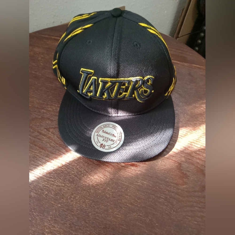 Mens Mitchell and Ness L.A. Lakers Adjustable fit NBA hardwood classic hat/cap